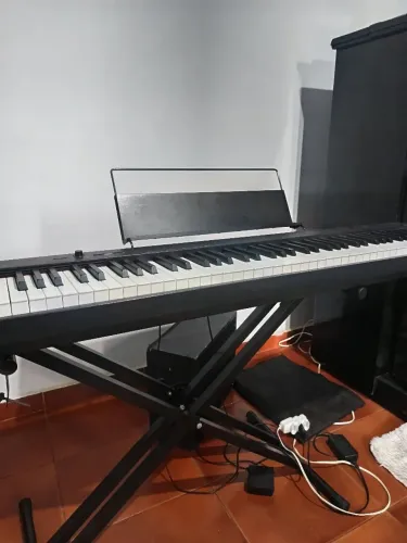 Piano Digital (Única dona e conservado)