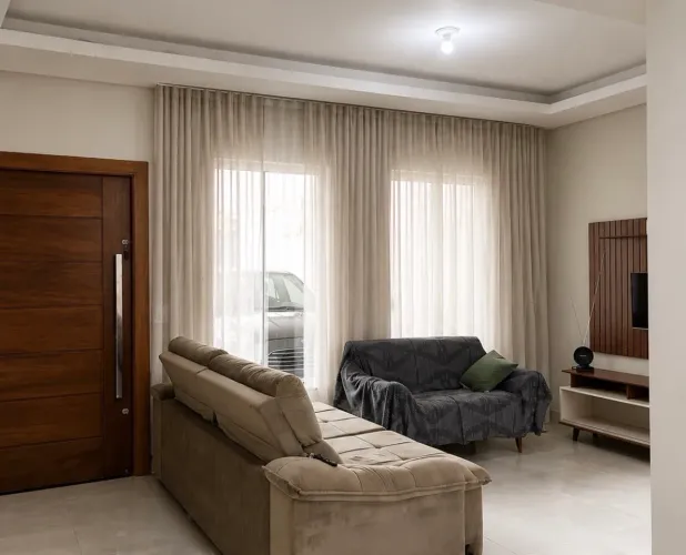 Casa de esquina à venda - 980 mil com piscina ( jardim Interlagos)