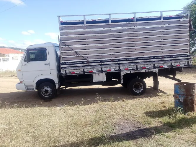 Caminhão VW 8.140