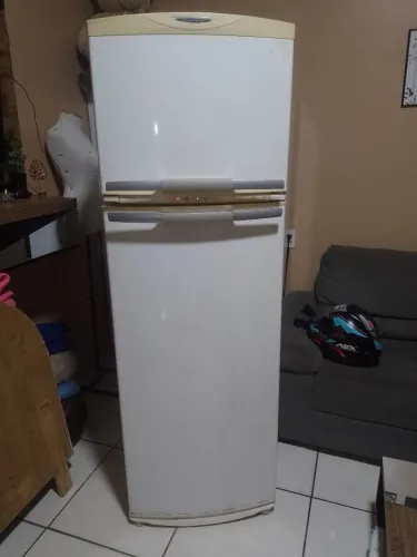 GELADEIRA BRASTEMP FROST FREE GELO SECO USADA COM MARCAS DE USO PORÉM GELANDO