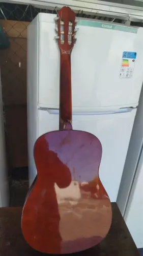 Vende-se Violão