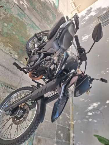 Vendo XTZ Lander 2020 que faz 42.4KM/L
