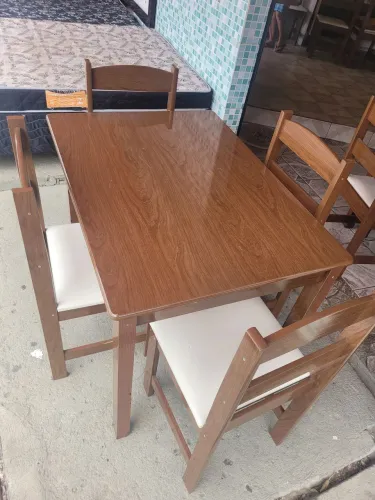 Mesa com 4 cadeiras / ENTREGO 