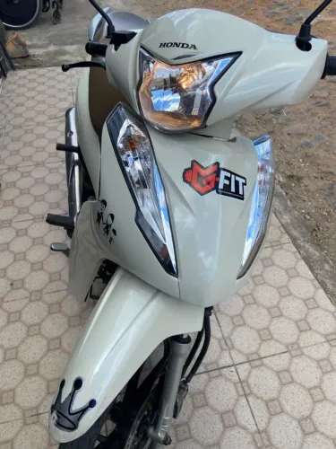 VENDO HONDA BIZ 125 BRANCA PEROLIZADA 2022 única dona