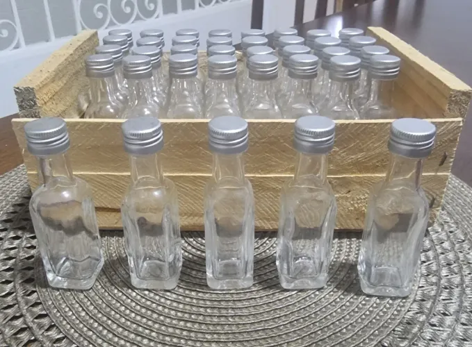  37 Mini garrafinhas de vidro