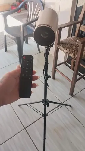 Projetor com tripé 