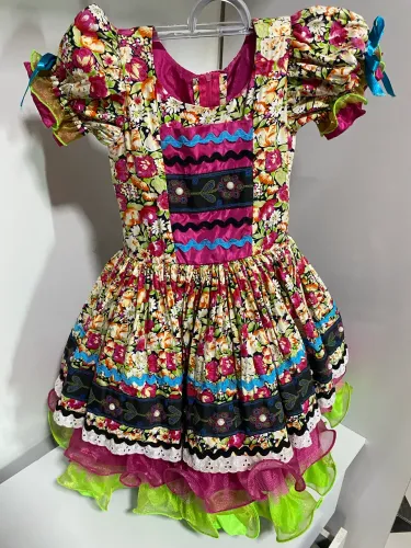 Alugo vestidos juninos infantis