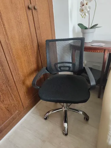 Cadeira Escritório Giratória Beezee