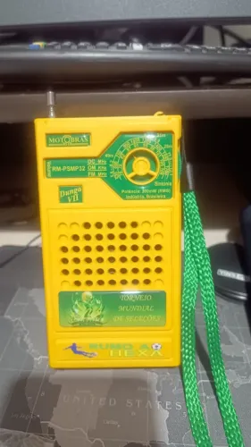 Rádio Portátil Motobras Dunga Rm-psmp32 Am/fm Verde/amarelo