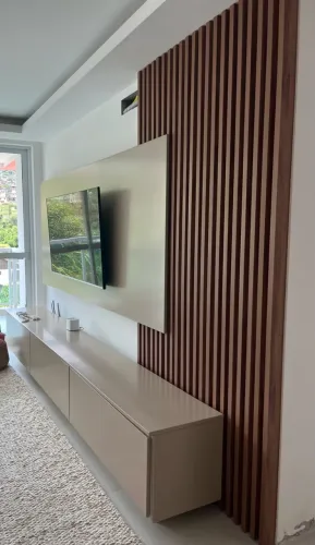 Painel para TV com ripado - sem rack
