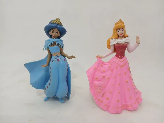 Lote miniaturas de bonecas Bela Adormecida e Jasmine Alladin