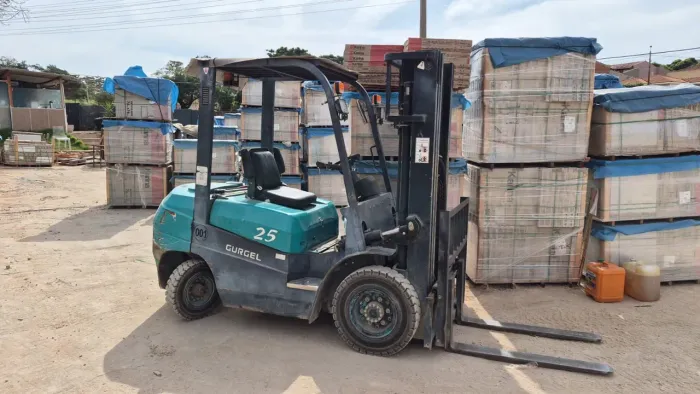 VENDA DE EMPILHADEIRA FD 25