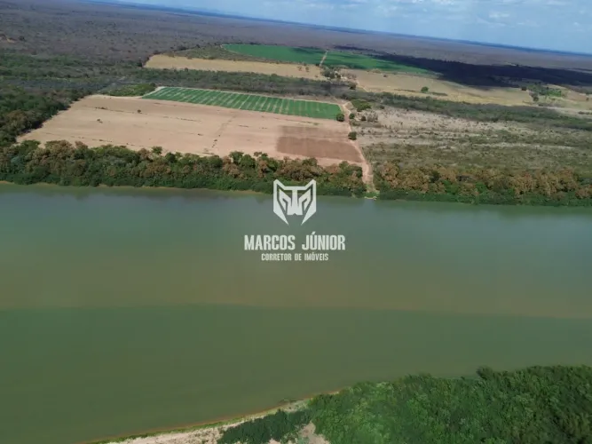 FAZENDA NO NORTE DE MINAS COM PIVÔ NA BEIRA DO RIO SÃO FRANCISCO PARA IRRIGAÇÃO COM DUPLA 
