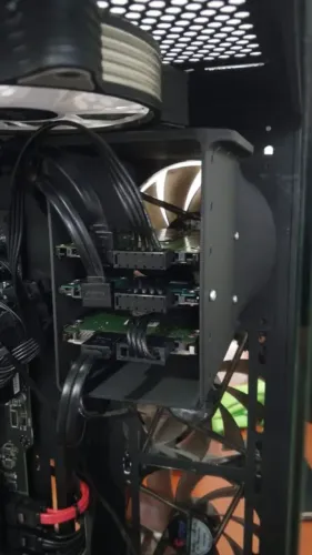 Case para 6 hdds 2.5 Pol (HD de notebook) compatível com fans de 120mm