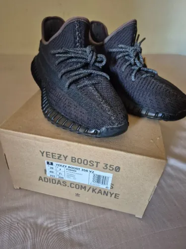 Yeezy 350 V2 Black