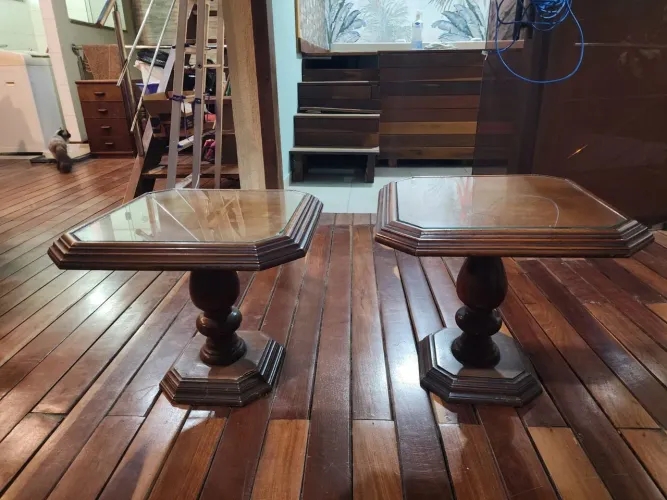 Conjunto de mesa auxiliar em madeira maciça