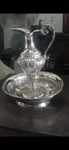 Lavabo, conjunto de jarro e bacia, material metálico banhado a níquel.