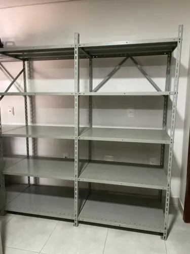 Estante metálica marca ISMA