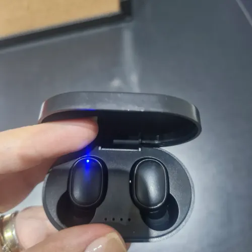 Fone sem fio com pouco uso<br><br>Acompanha cabo usb<br><br>R$30