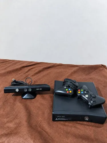 Xbox 360 Slim Novo - 1 TB (Detalhes na descrição)