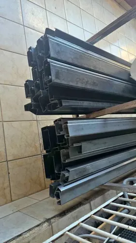 Ferro baratinho = perfil para telhado 6 mts 75x40 #14 a vista R$99,90