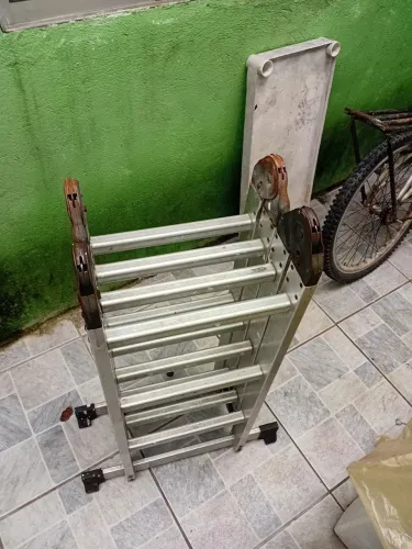 Escada articulada