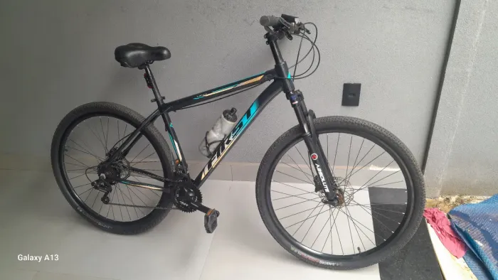 Bicicleta 29 (Quadro tamanho 19)Freio hidráulico e Relação Shimano sem uso! 