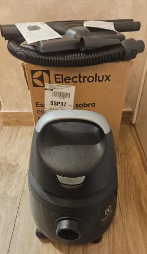 Aspirador de Pó Electrolux Hidrolux - Pó e Água / Soprador - 1400w