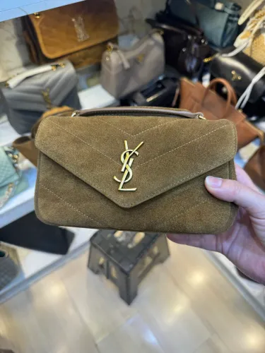 Bolsa modelo mini hobo couro camurça legítimo cor bege yves Saint Laurent 