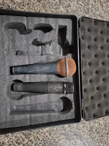 Microfones Shure Beta 58 e Shure SM 58 dinamic