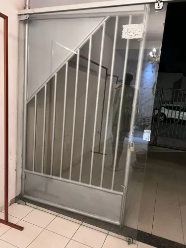 Vendo porta de vidro um lado só