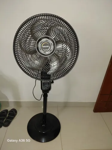 ventilador semi novo ,com controle.
