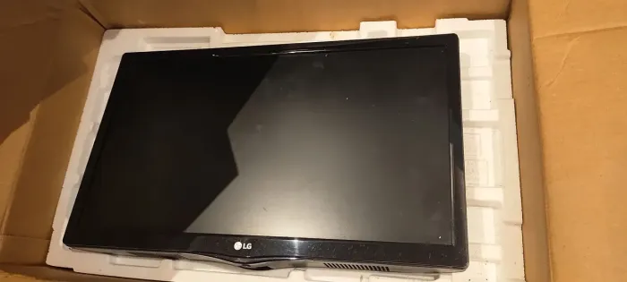 TV monitor LG 28' com defeito para reparar ou retirar peças 