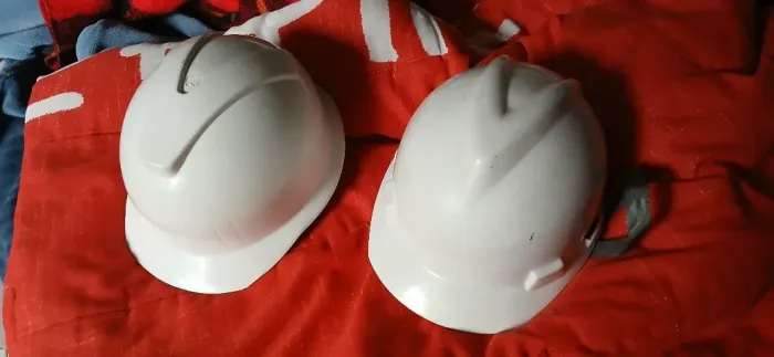 Capacetes de segurança ( os 2 por 80,00 )