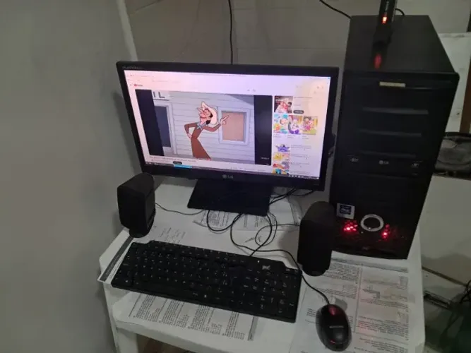 Computador completo com jogos de fliperama e supernintendo.