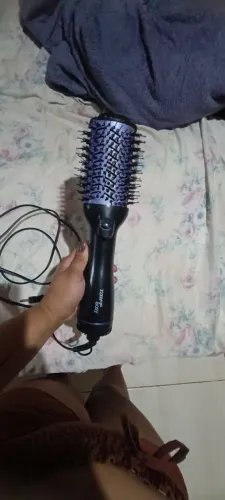 Estou vendendo uma escova elétrica secadora e modeladora Taiff