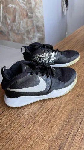 Nike Team Hustle D 9 GS - Tamanho 36