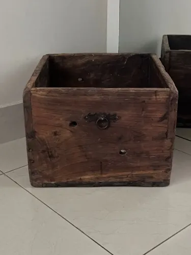 Baú em madeira rústica para decoração