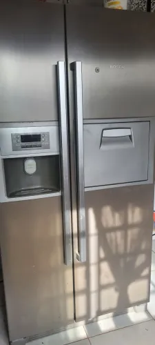 Geladeira de 2 portas que sai água e gelo
