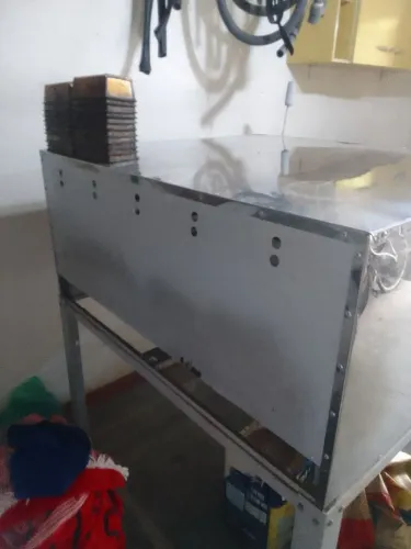 Vendo forno industrial à gás, inox com pedra refratária semi-novo(1mx1m).