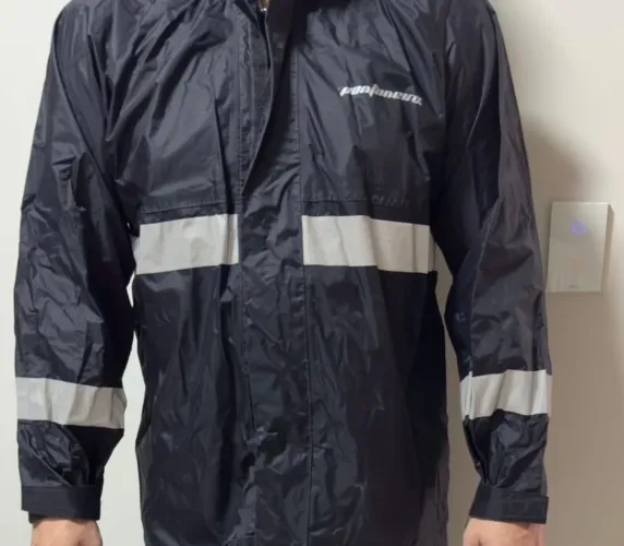 Vende se capa  de chuva pra motoqueiro