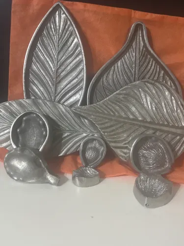 FRISADOR EM ALUMÍNIO  FLORES EM E V A 