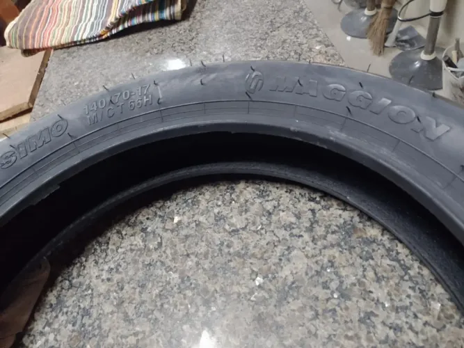 Pneu traseiro de Twister pega em CB 300 também