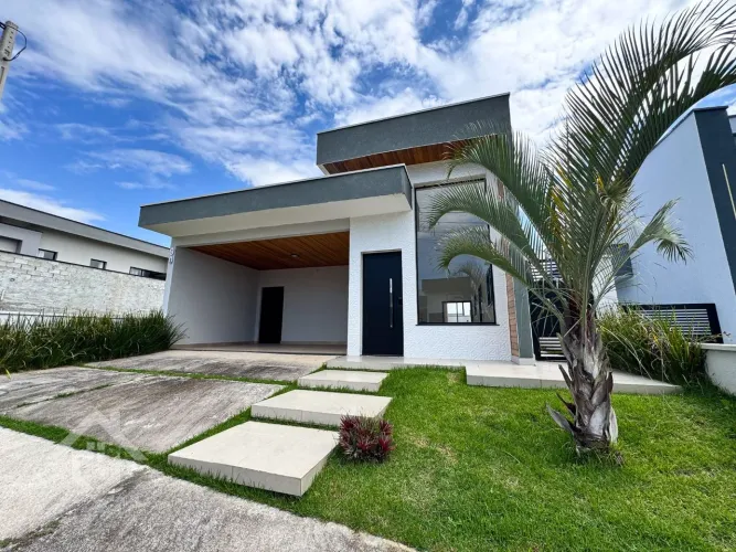 Casa Térrea à Venda no Condomínio Malibu em Caçapava - SP