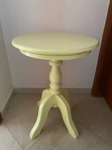 Mesa de Canto Amarela