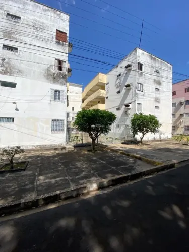 APARTAMENTO COM VAGA DE GARAGEM COBERTA NO BAIRRO PARQUE SÃO JOÃO.