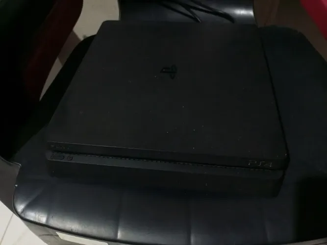 Vendo Playstation 4 slim 1tb