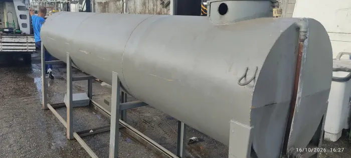 Tanque AÇO capacidade 2000 litros óleo DIESEL prefeito"LEIA"