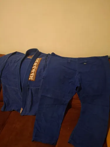 Kimono completo . Tamanho M , calça A1.