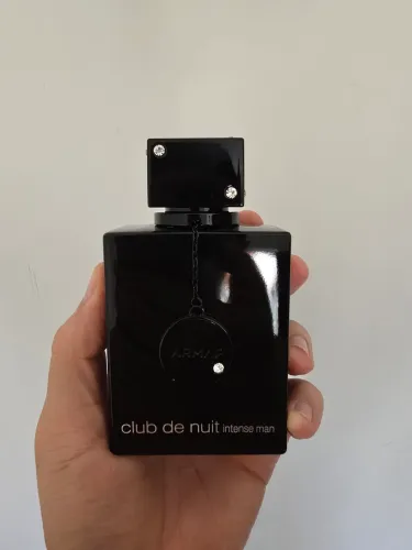 Perfume Árabe Club de Nuit Intense Man (usado)
